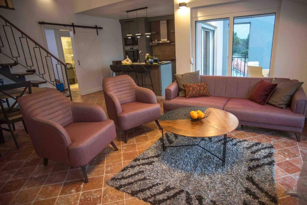 Modern Waterfront 3-Bed Apartment Donja Kostanjica Bagian luar foto