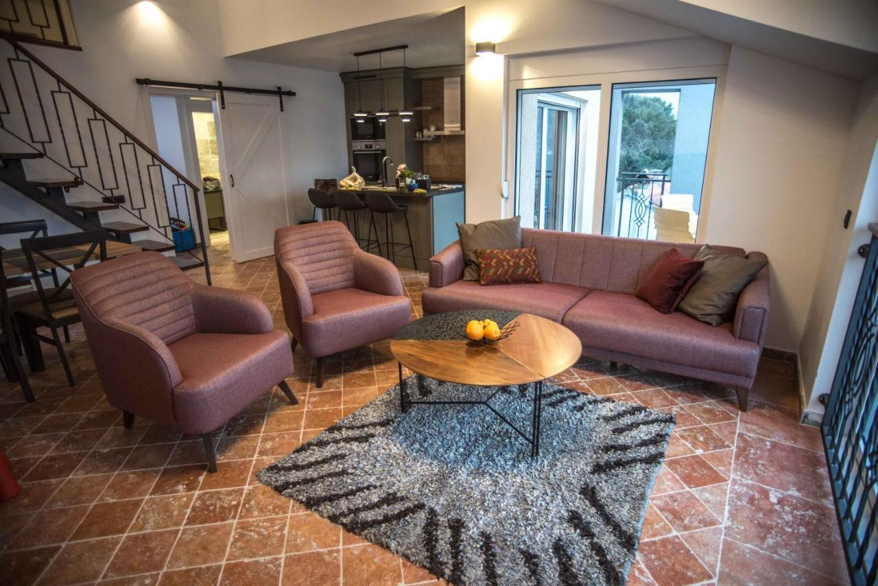 Modern Waterfront 3-Bed Apartment Donja Kostanjica Bagian luar foto