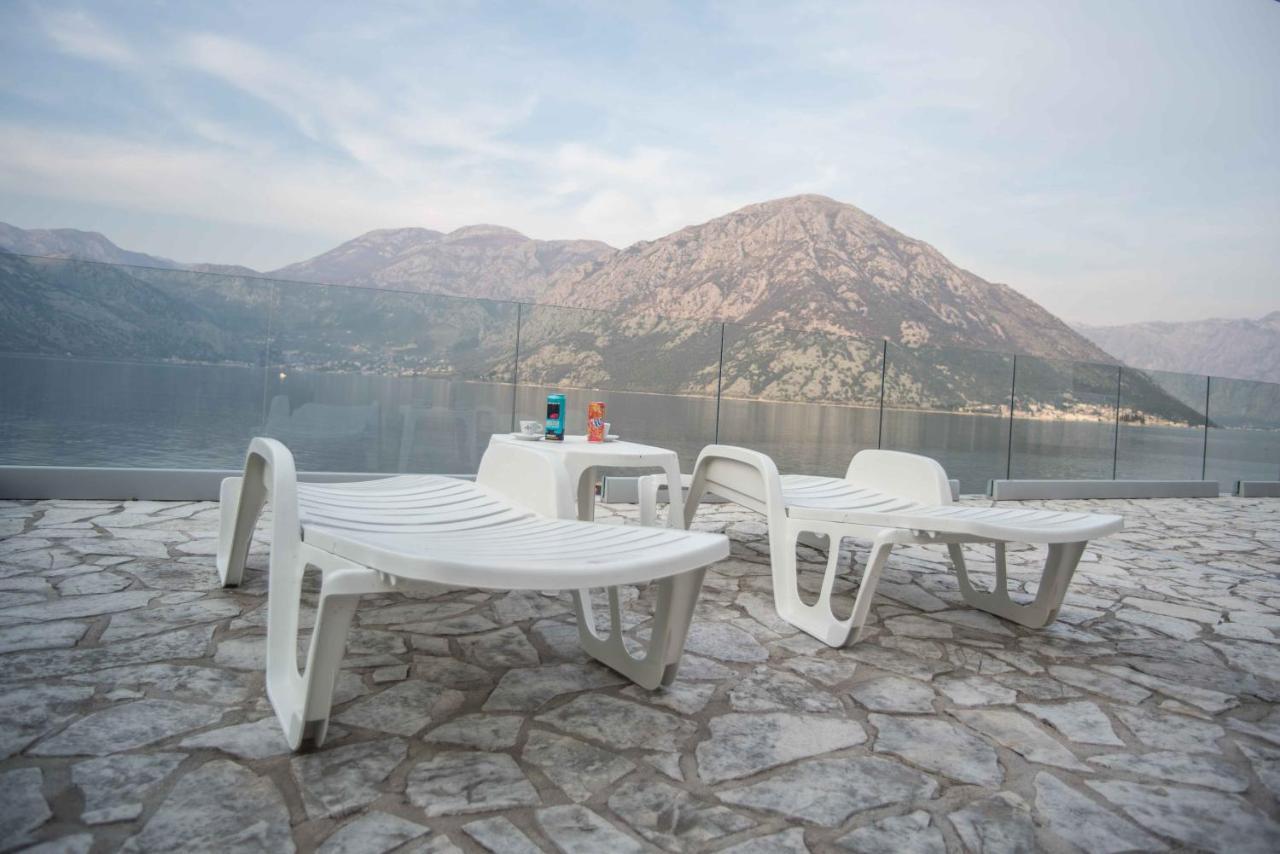 Modern Waterfront 3-Bed Apartment Donja Kostanjica Bagian luar foto
