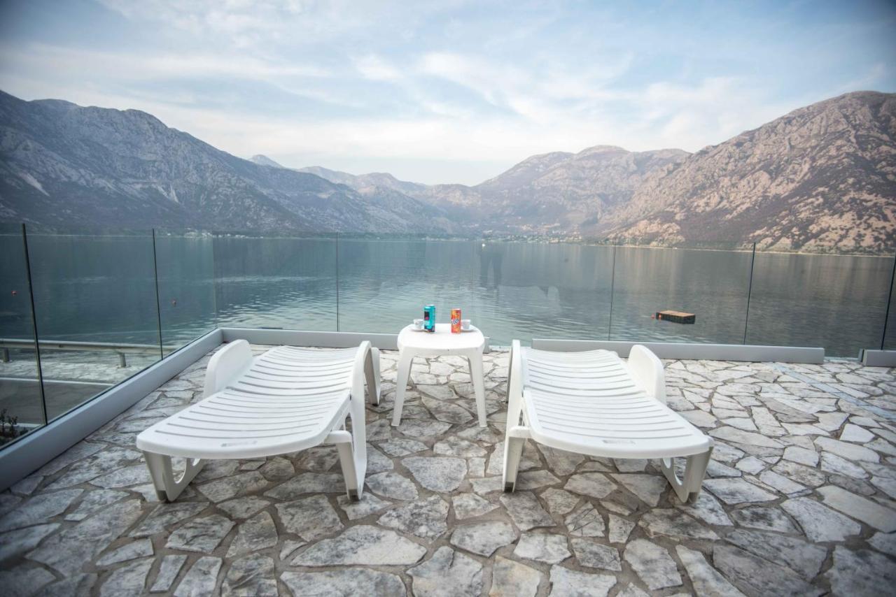 Modern Waterfront 3-Bed Apartment Donja Kostanjica Bagian luar foto