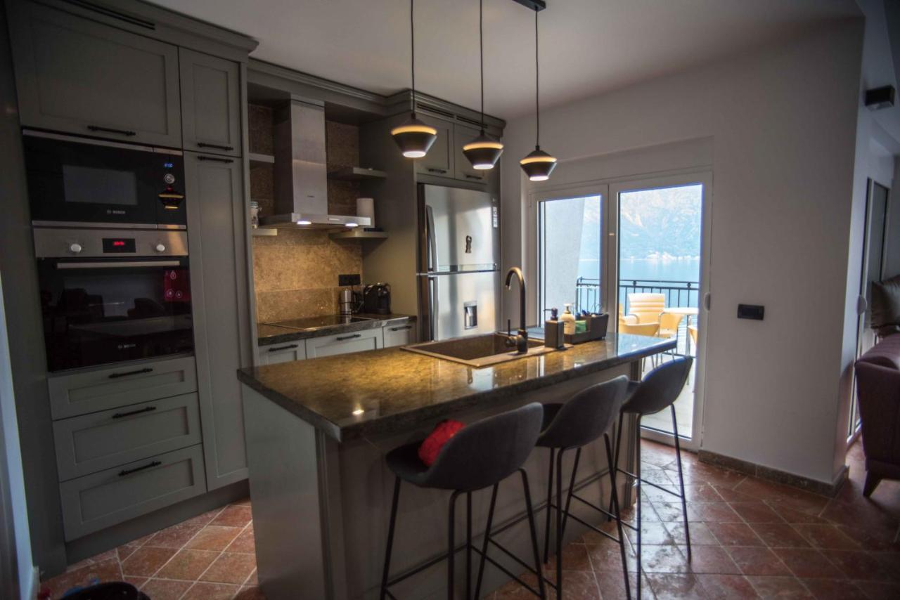 Modern Waterfront 3-Bed Apartment Donja Kostanjica Bagian luar foto