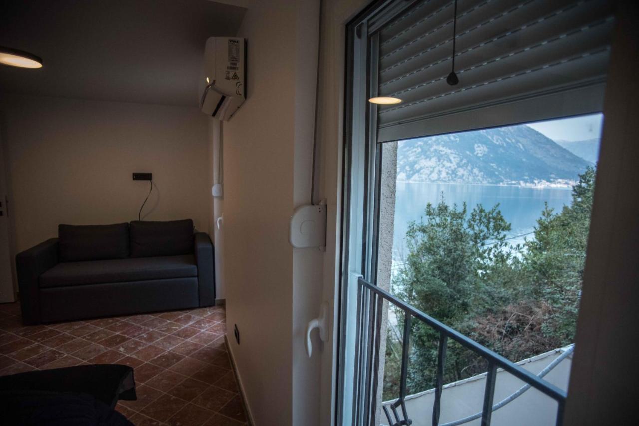Modern Waterfront 3-Bed Apartment Donja Kostanjica Bagian luar foto